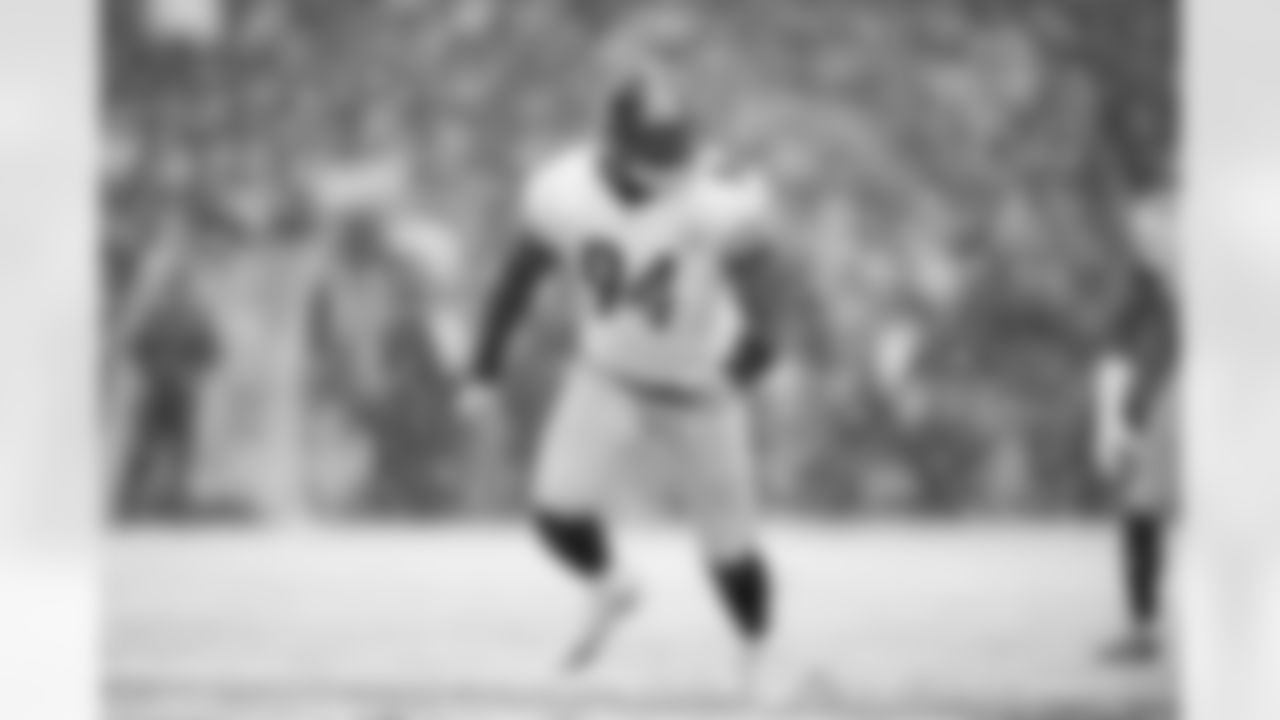 LB Lawrence Timmons leads the Steelers defense with a team-high 90 total tackles (60 solo and 30 assists), has 1.5 sacks and 1 interception.