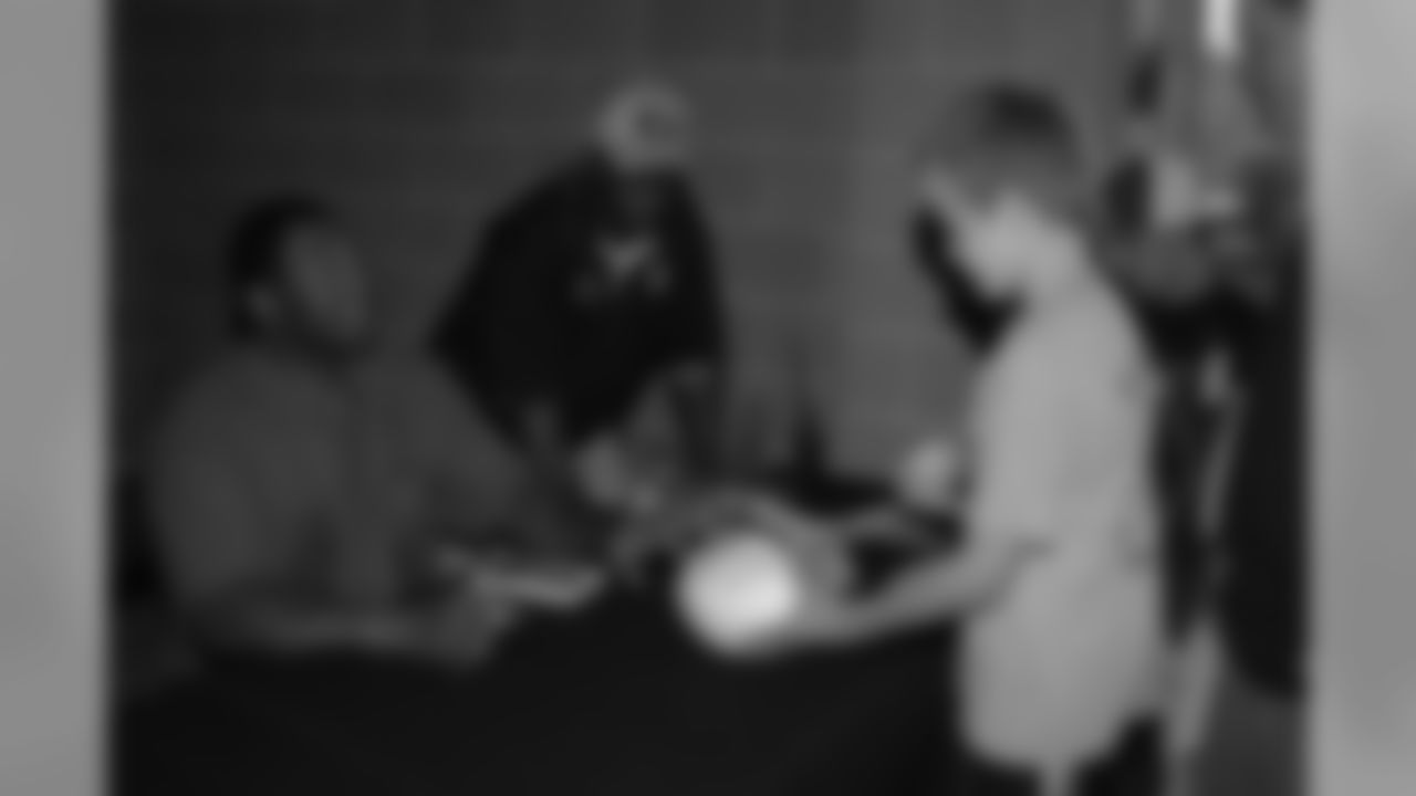 08_DraftDay_HeinzField_dh_275