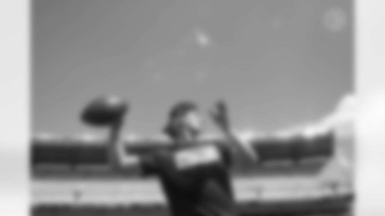 Pittsburgh Steelers quarterback Kenny Pickett (8) during a preseason game between the Pittsburgh Steelers and the Detroit Lions, Sunday, Aug. 28, 2022 in Pittsburgh, PA. The Steelers beat the Lions 19-9. ](Karl Roser / Pittsburgh Steelers)