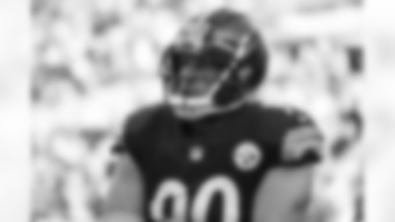 Pittsburgh Steelers linebacker T.J. Watt (90) during a regular season game between the Pittsburgh Steelers and the Denver Broncos, Sunday, Oct. 10, 2021 in Pittsburgh, PA. The Steelers beat the Broncos 27-19. (Caitlyn Epes / Pittsburgh Steelers)