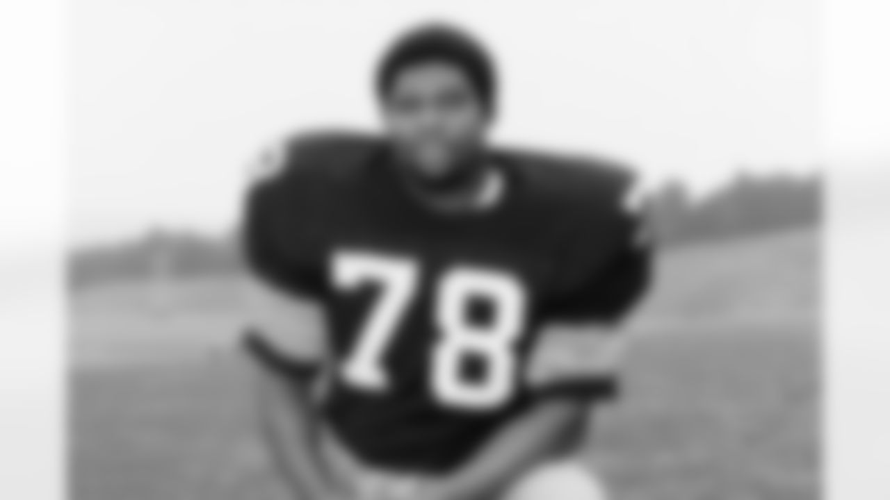 Dwight White
