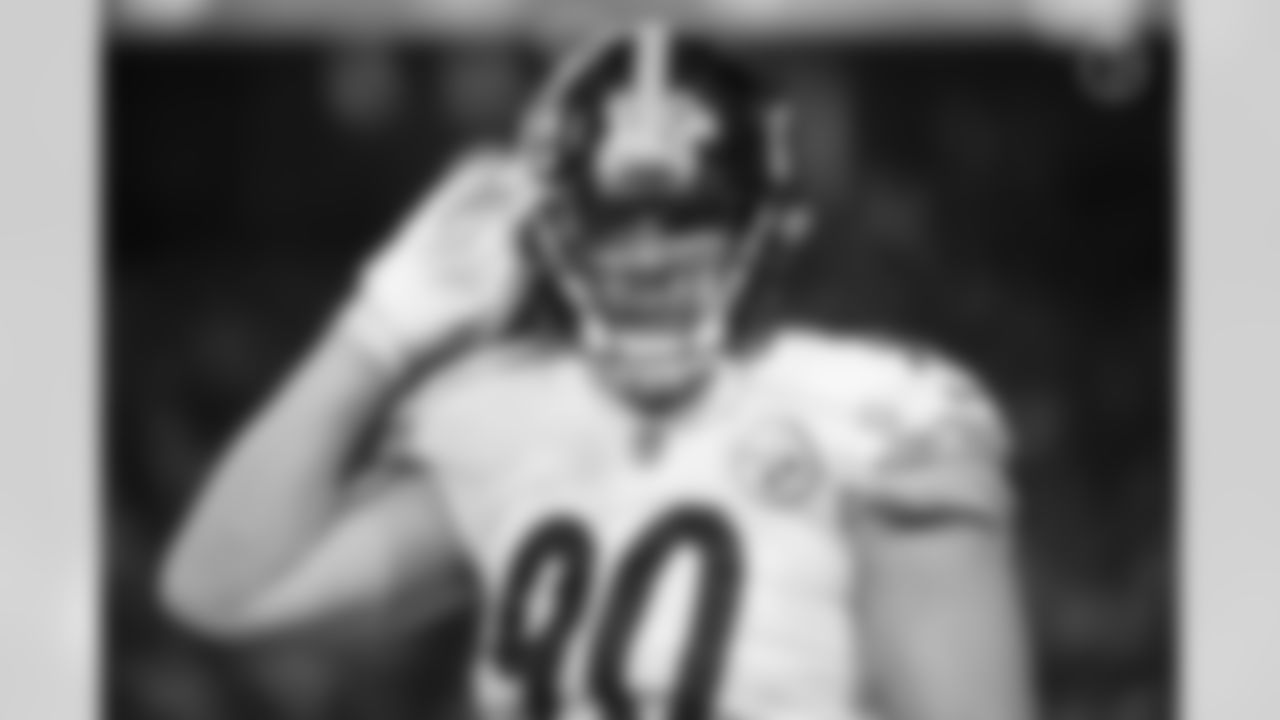 Pittsburgh Steelers linebacker T.J. Watt (90) during a postseason Wild Card Round game between the Pittsburgh Steelers and the Kansas City Chiefs, Sunday, Jan. 16, 2022 in Kansas City, MO. The Steelers lost to the Chiefs 21-42. (Caitlyn Epes / Pittsburgh Steelers)