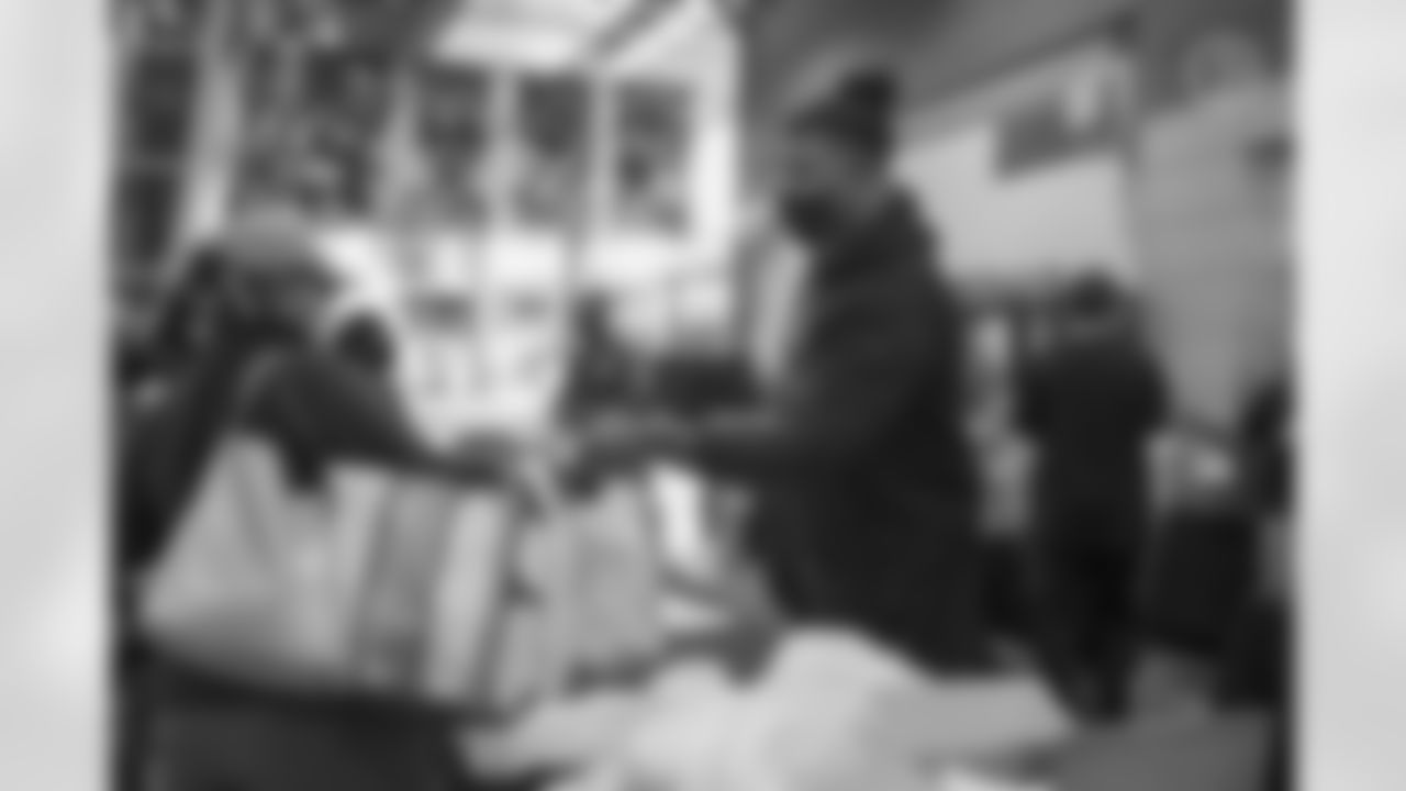 The Steelers are working with Convoy of Hope for a distribution of food and necessities for area families at Heinz Field, Saturday, May 1, 2021 in Pittsburgh, PA. (Brad Oskowski / Pittsburgh Steelers)