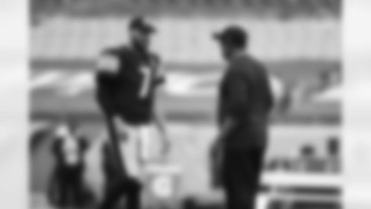 Pittsburgh Steelers quarterback Ben Roethlisberger (7) and Pittsburgh Steelers Head Coach Mike Tomlin during a regular season game between the Pittsburgh Steelers and the Philadelphia Eagles, Sunday, Oct. 11, 2020 in Pittsburgh, PA. (Karl Roser / Pittsburgh Steelers)