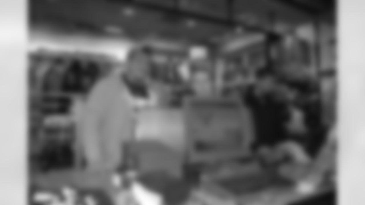 09_Shop_With_A_Steeler