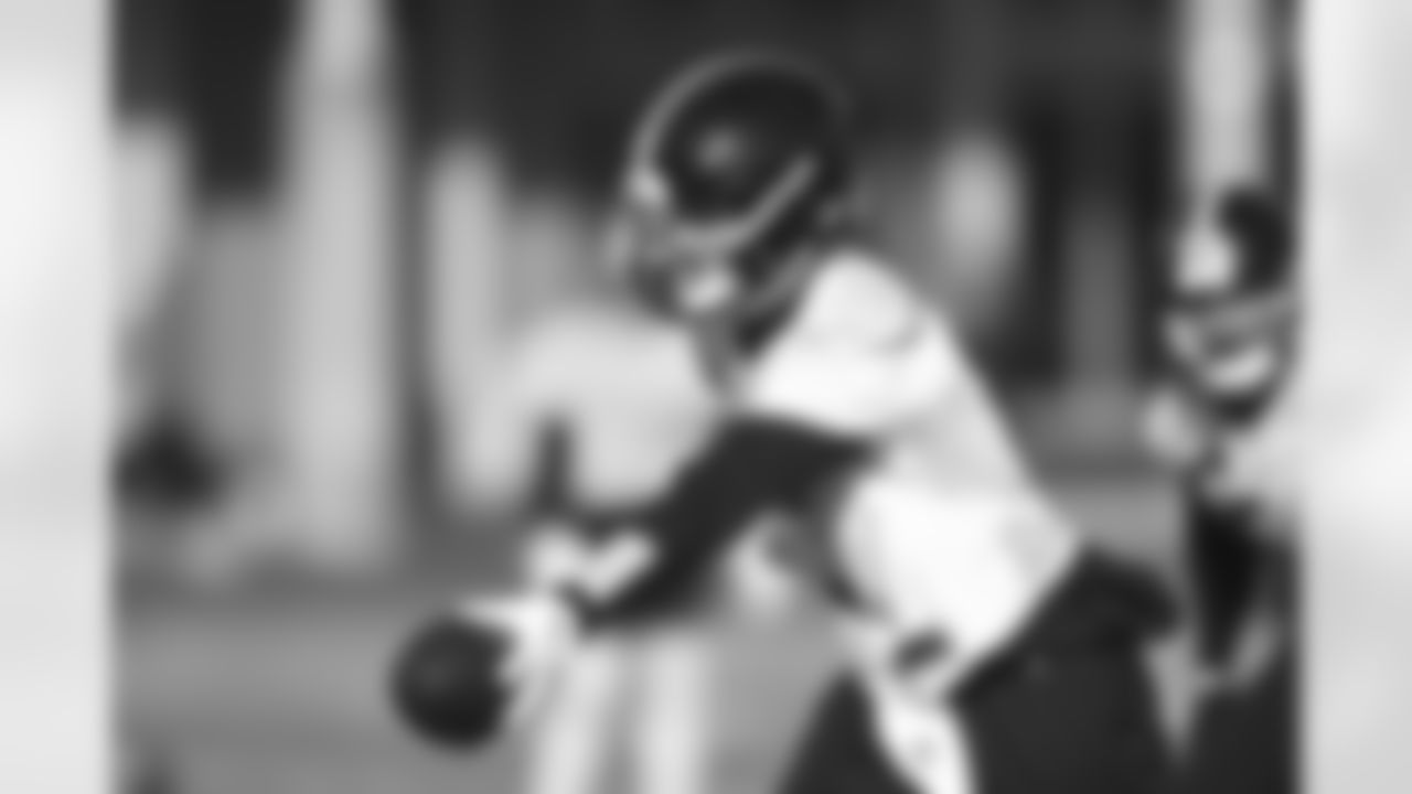 Pittsburgh Steelers quarterback Kenny Pickett (8) during practice at the UPMC Rooney Sports Complex preparing for a Week 16 matchup against the Las Vegas Raiders Wednesday, Dec. 21, 2022 in Pittsburgh, PA. (Abigail Dean / Pittsburgh Steelers)