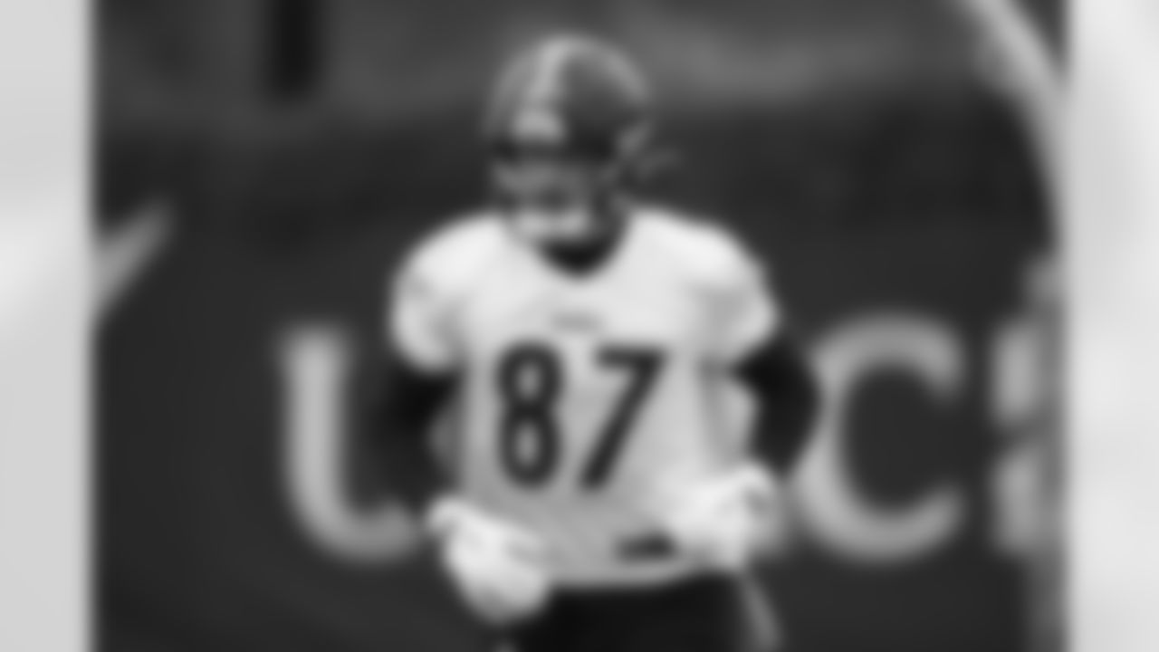 Pittsburgh Steelers tight end Kevin Rader (87) during practice at the UPMC Rooney Sports Complex preparing for a Wild Card Round matchup against the Kansas City Chiefs, Thursday, Jan. 13, 2022 in Pittsburgh, PA. (Karl Roser / Pittsburgh Steelers)