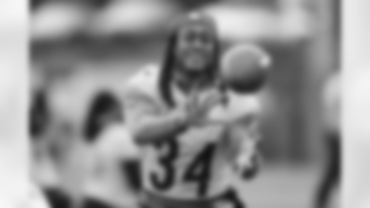 Pittsburgh Steelers safety Terrell Edmunds (34) during practice at the UPMC Rooney Sports Complex preparing for a Week 14 matchup against the Baltimore Ravens Wednesday, Dec. 7, 2022 in Pittsburgh, PA. (Karl Roser / Pittsburgh Steelers)