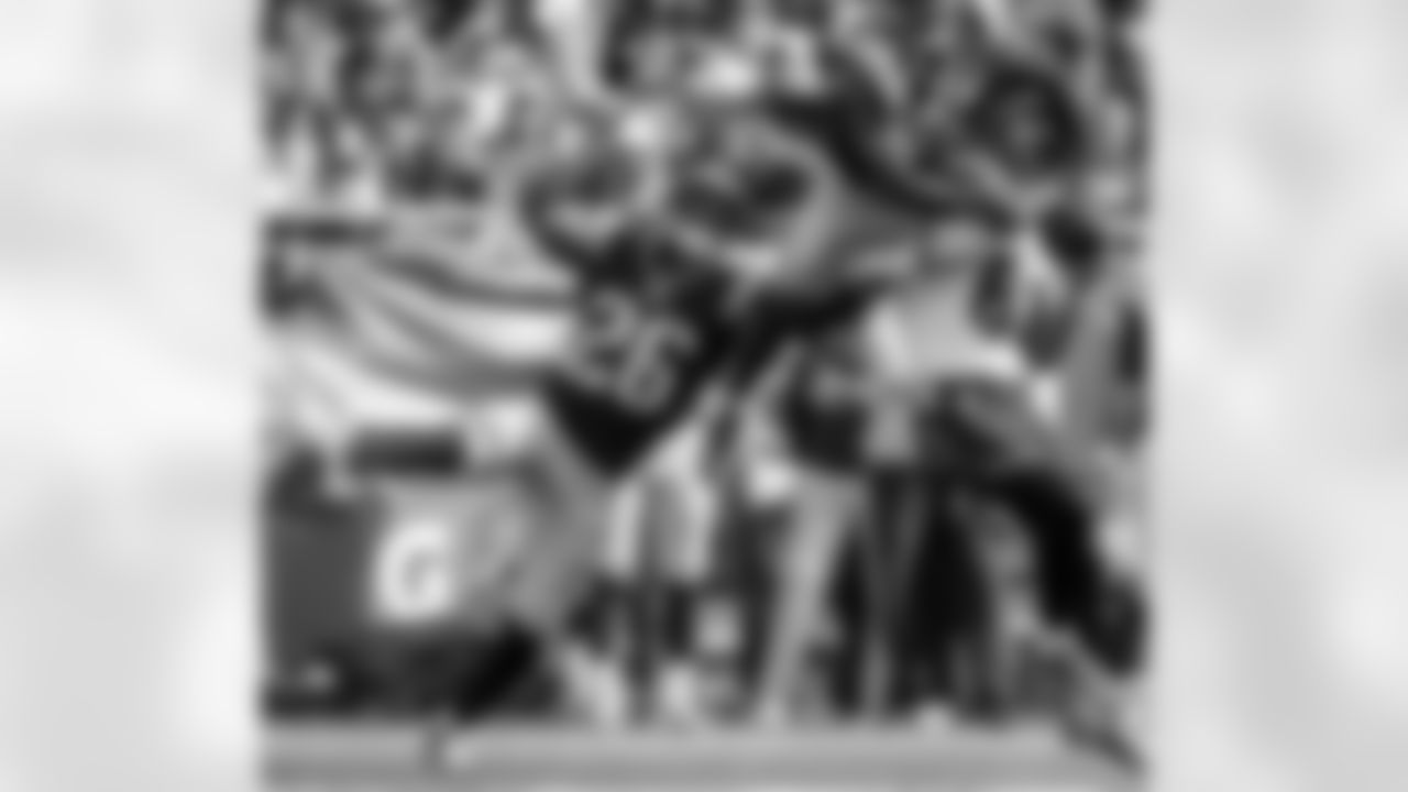 CB Logan Ryan leads the Patriots defense with 41 total tackles (35 solo and 6 assists) and has 1 fumble.