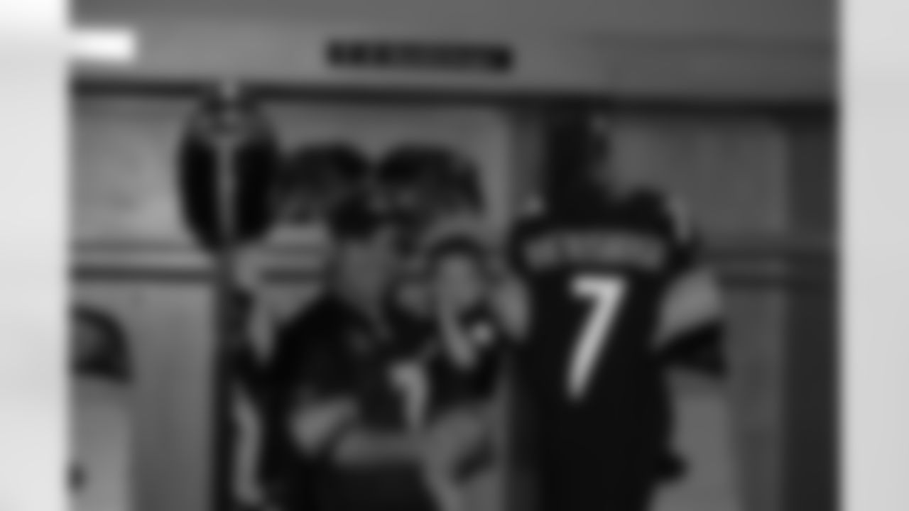 08_DraftDay_HeinzField_dh_423