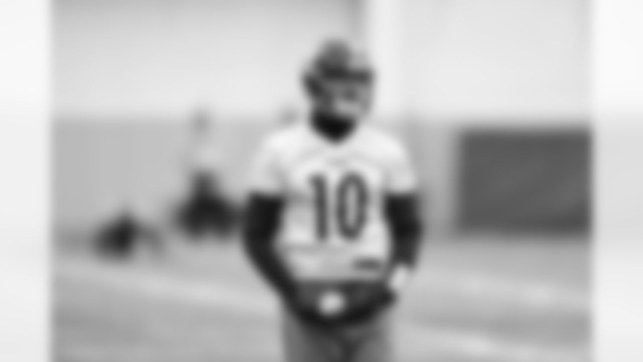 Pittsburgh Steelers quarterback Mitch Trubisky (10) during practice at the UPMC Rooney Sports Complex preparing for a Week 16 matchup against the Las Vegas Raiders Friday, Dec. 23, 2022 in Pittsburgh, PA. (Karl Roser / Pittsburgh Steelers)