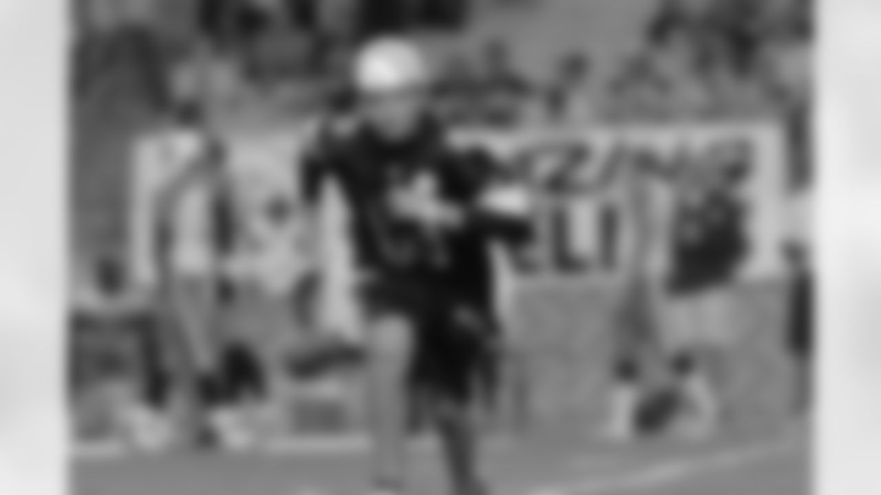 09_TEN_kickoff_kid