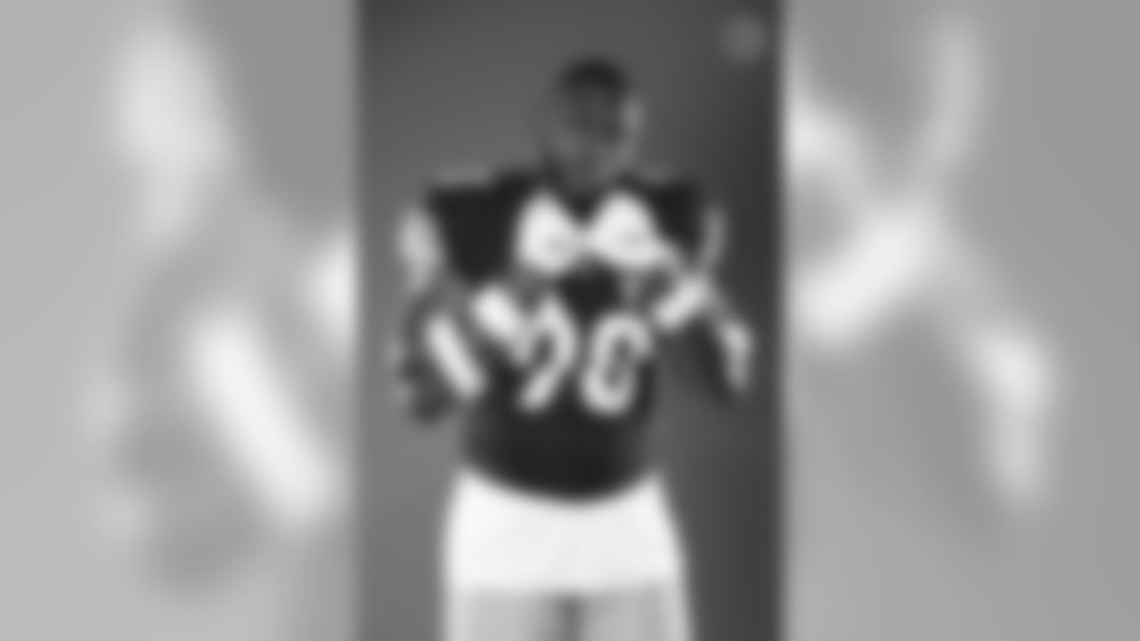 Pittsburgh Steelers linebacker Vince Williams (98) poses for a photo during the Steelers 2020 media day, Thursday, Aug. 6, 2020 in Pittsburgh, PA. (Karl Roser / Pittsburgh Steelers)