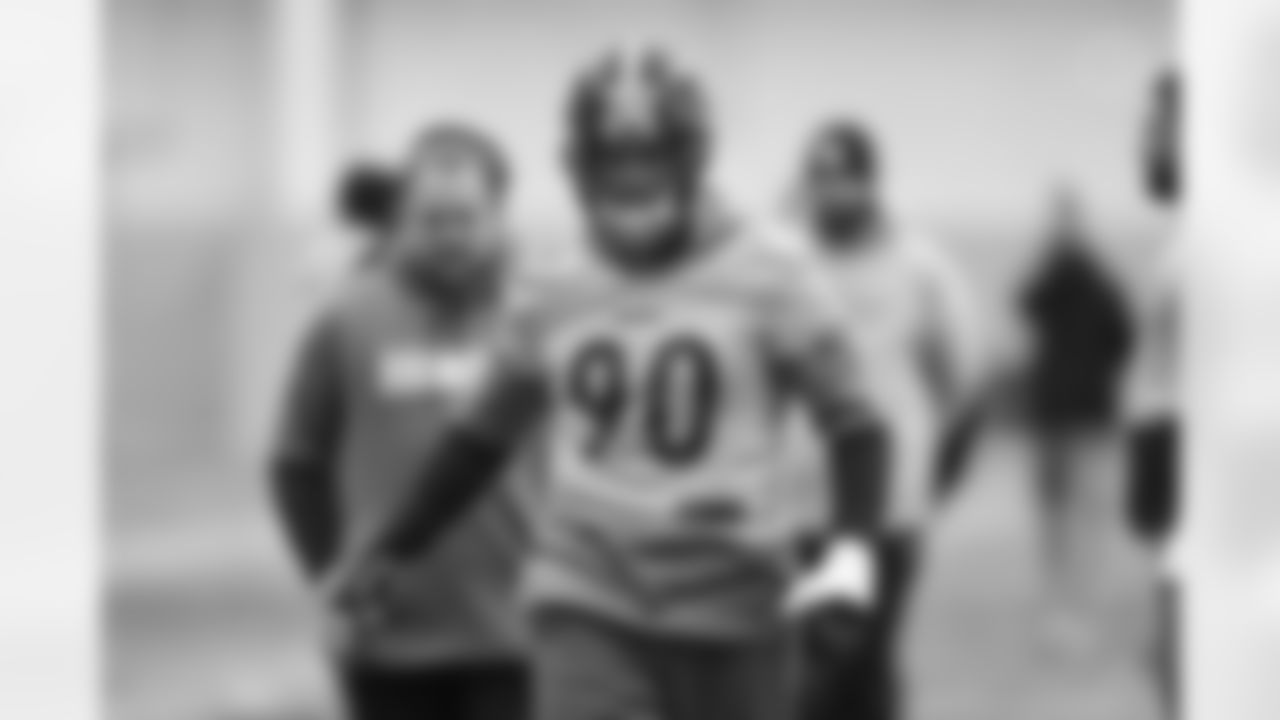 Pittsburgh Steelers linebacker T.J. Watt (90) during practice at the UPMC Rooney Sports Complex preparing for a Week 16 matchup against the Las Vegas Raiders Friday, Dec. 23, 2022 in Pittsburgh, PA. (Karl Roser / Pittsburgh Steelers)