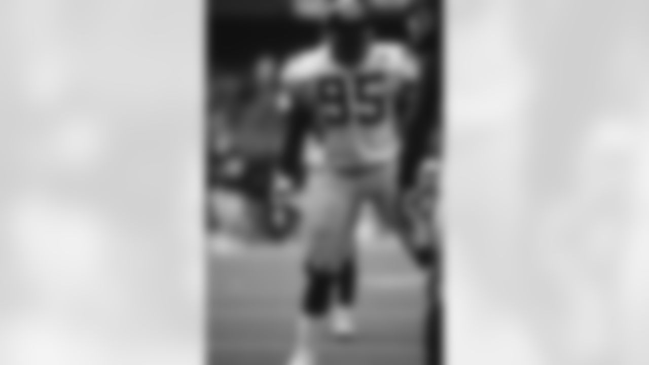 Action shot of linebacker Greg Lloyd #95 during his time with the Pittsburgh Steelers.