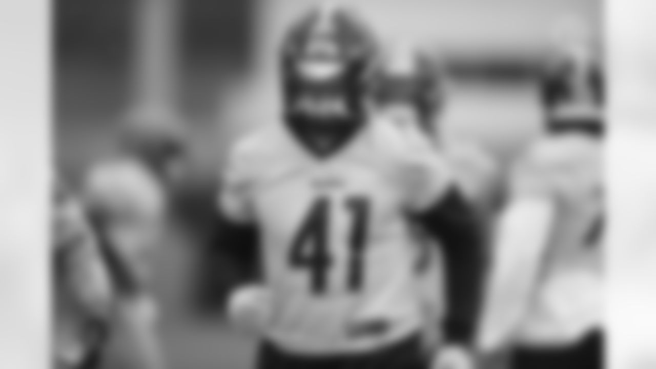 Pittsburgh Steelers linebacker Robert Spillane (41) during practice at the UPMC Rooney Sports Complex preparing for a Week 12 matchup against the Cincinnati Bengals, Friday, Nov. 26, 2021 in Pittsburgh, PA. (Karl Roser / Pittsburgh Steelers)