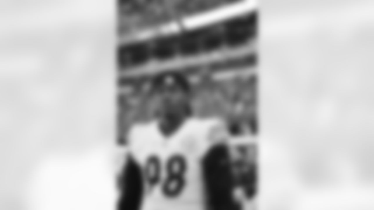 Pittsburgh Steelers defensive lineman Taco Charlton (98) during a regular season game between the Pittsburgh Steelers and the Cleveland Browns, Sunday, Oct. 31, 2021 in Cleveland, OH. (Taylor Ollason / Pittsburgh Steelers)