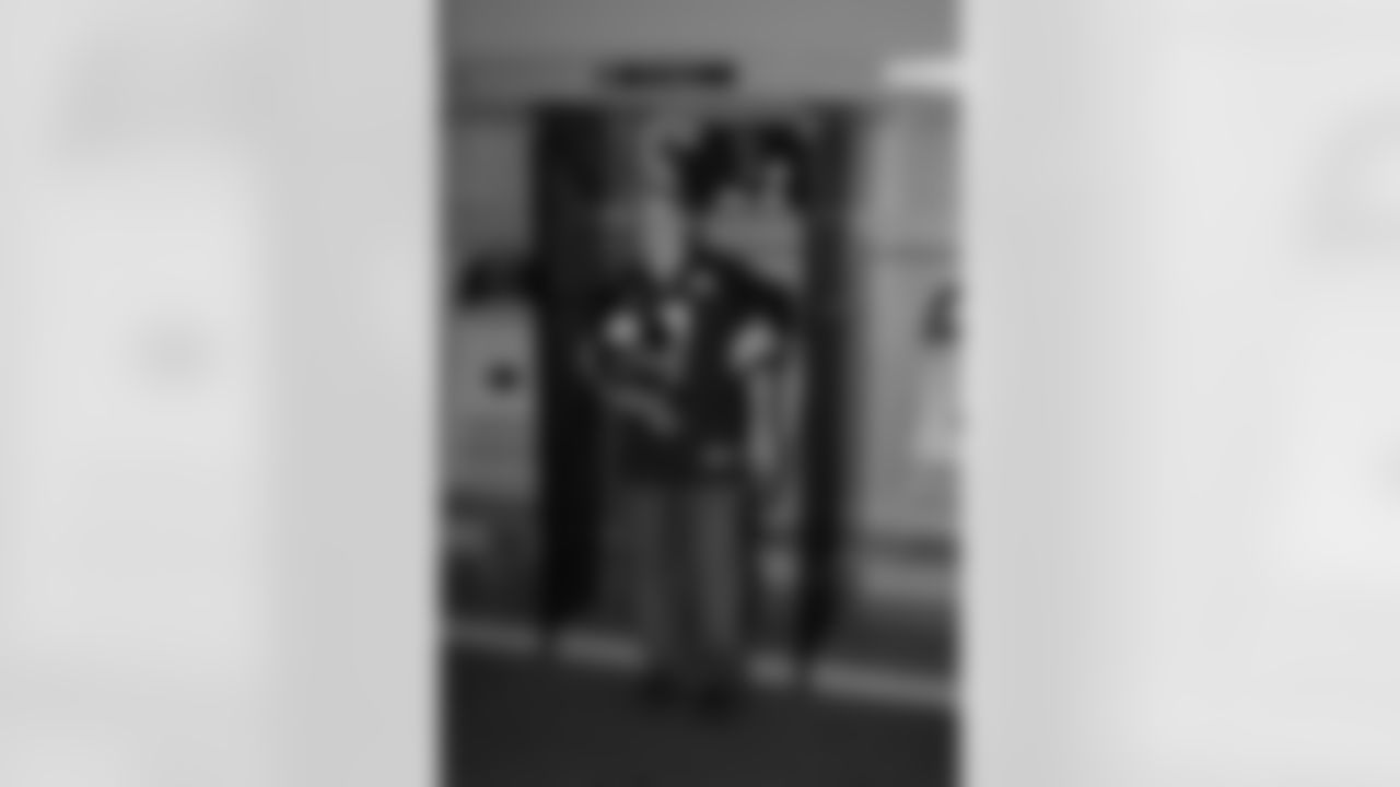08_DraftDay_HeinzField_dh_189
