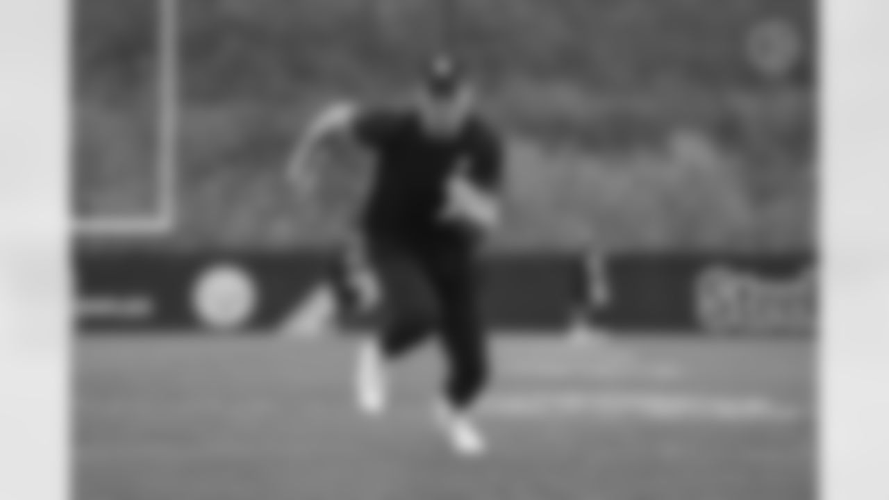 Pittsburgh Steelers tight end Jace Sternberger (85) participates in Phase Two of the voluntary offseason workout program, Tuesday May 3, 2022 at the UPMC Rooney Sports Complex. (Karl Roser / Pittsburgh Steelers)