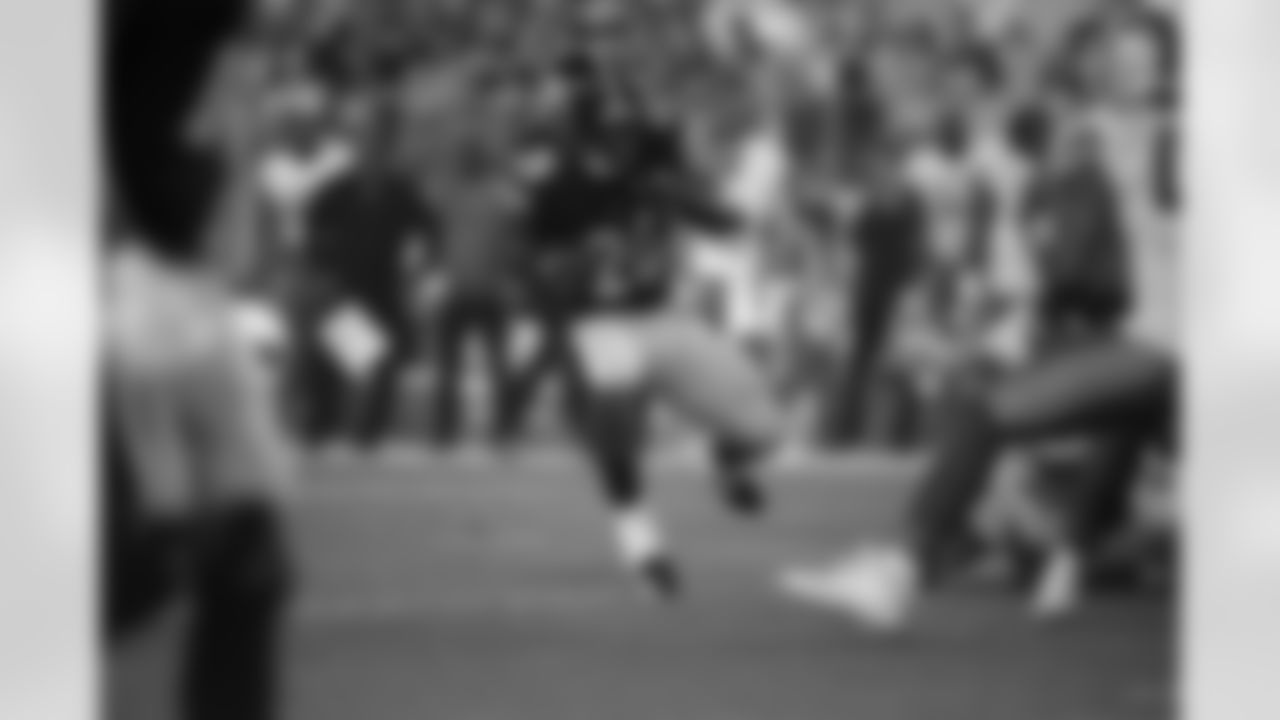 Pittsburgh Steelers running back Anthony McFarland Jr. (26)