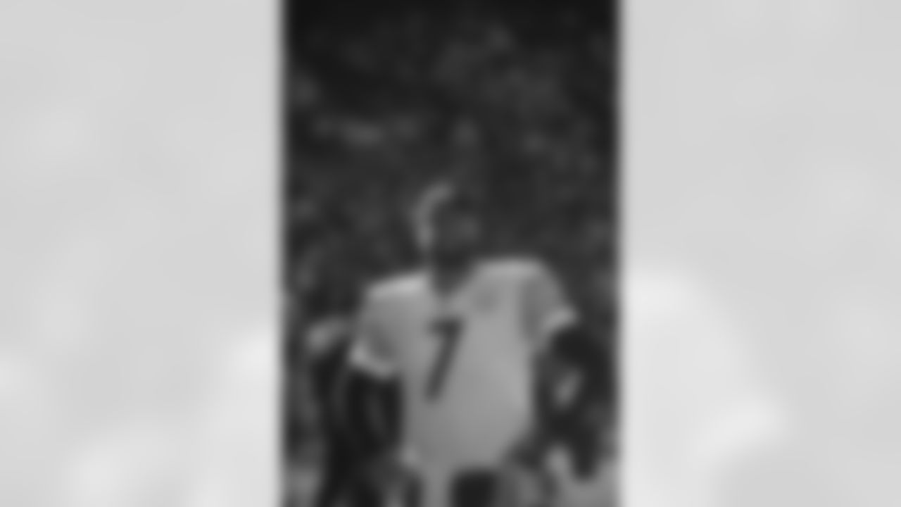 Pittsburgh Steelers quarterback Ben Roethlisberger (7) during a regular season game between the Pittsburgh Steelers and the Cleveland Browns, Sunday, Oct. 31, 2021 in Cleveland, OH. The Steelers beat the Browns 15-10. (Taylor Ollason / Pittsburgh Steelers)