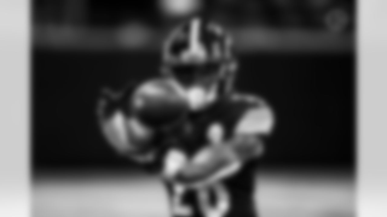 Pittsburgh Steelers running back Anthony McFarland Jr. (26) during a preseason game between the Pittsburgh Steelers and the Atlanta Falcons, Thursday, Aug. 24, 2023 in Atlanta, GA. (Karl Roser / Pittsburgh Steelers)
