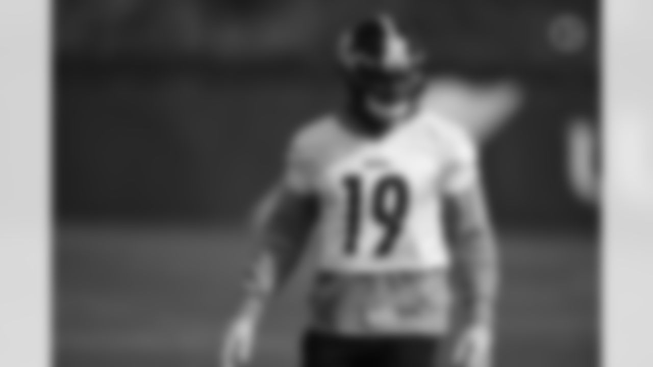 Pittsburgh Steelers wide receiver JuJu Smith-Schuster (19) practices at the UPMC Rooney Sports Complex preparing for a Week 9 matchup against the Dallas Cowboys, Thursday, Nov. 5, 2020 in Pittsburgh, PA. (Karl Roser / Pittsburgh Steelers)
