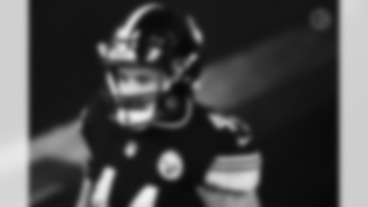 Pittsburgh Steelers fullback Derek Watt (44) during a regular season game between the Pittsburgh Steelers and the Washington Football Team, Monday, Dec. 7, 2020 in Pittsburgh, PA. The Steelers lost to Washington 17-23. (Caitlyn Epes / Pittsburgh Steelers)