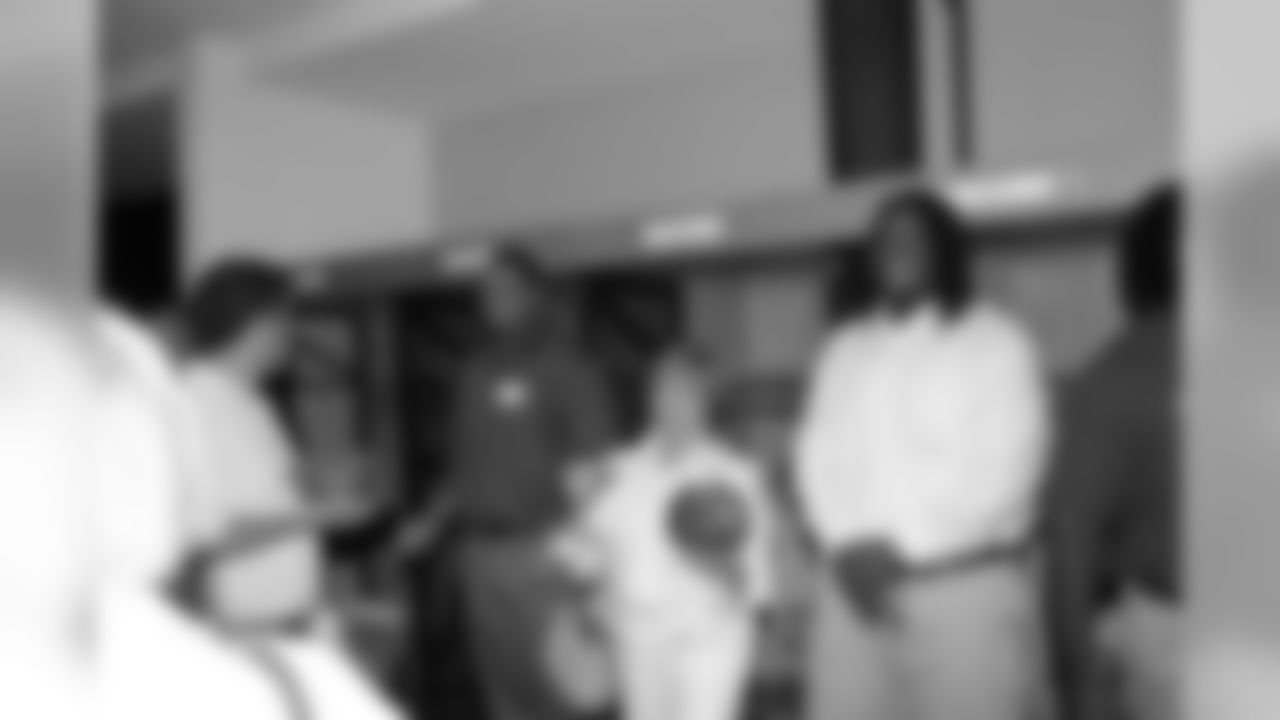 2010_steelers_rookie_lunch_002