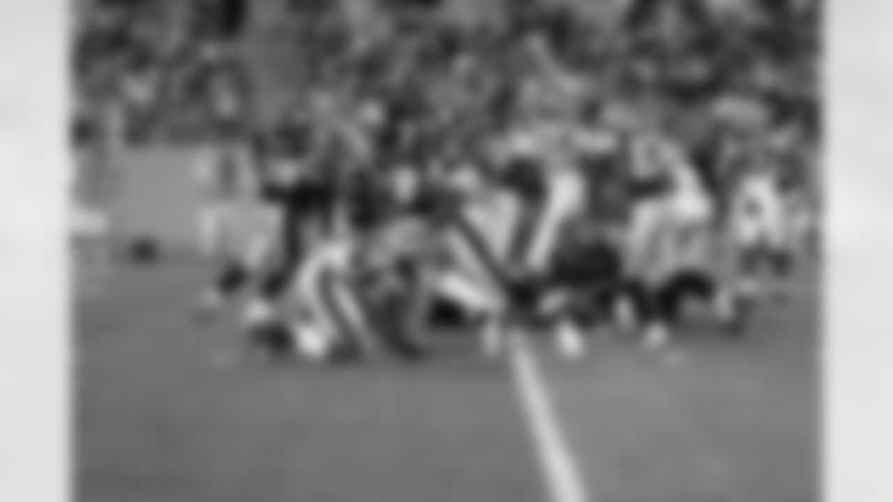 09_Bills_davis_williams
