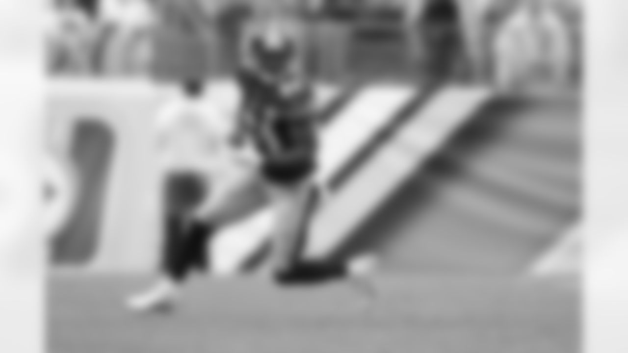 WR Antonio Brown has a team-high 12 receptions for a team-high 165 receiving yards. Brown has also hauled in 2 receiving touchdowns on the season.