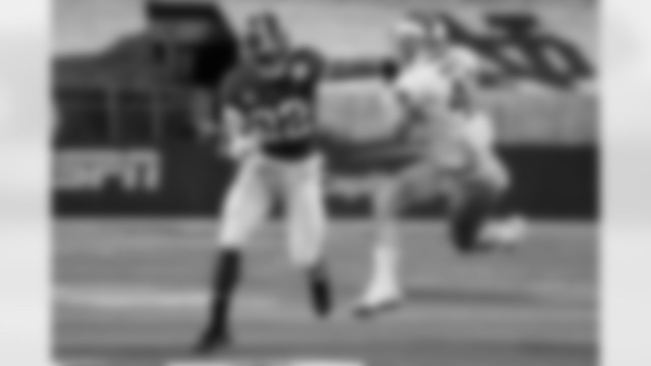 With the 24th pick in the 2021 NFL Draft, the Pittsburgh Steelers select RB Najee Harris from Alabama.