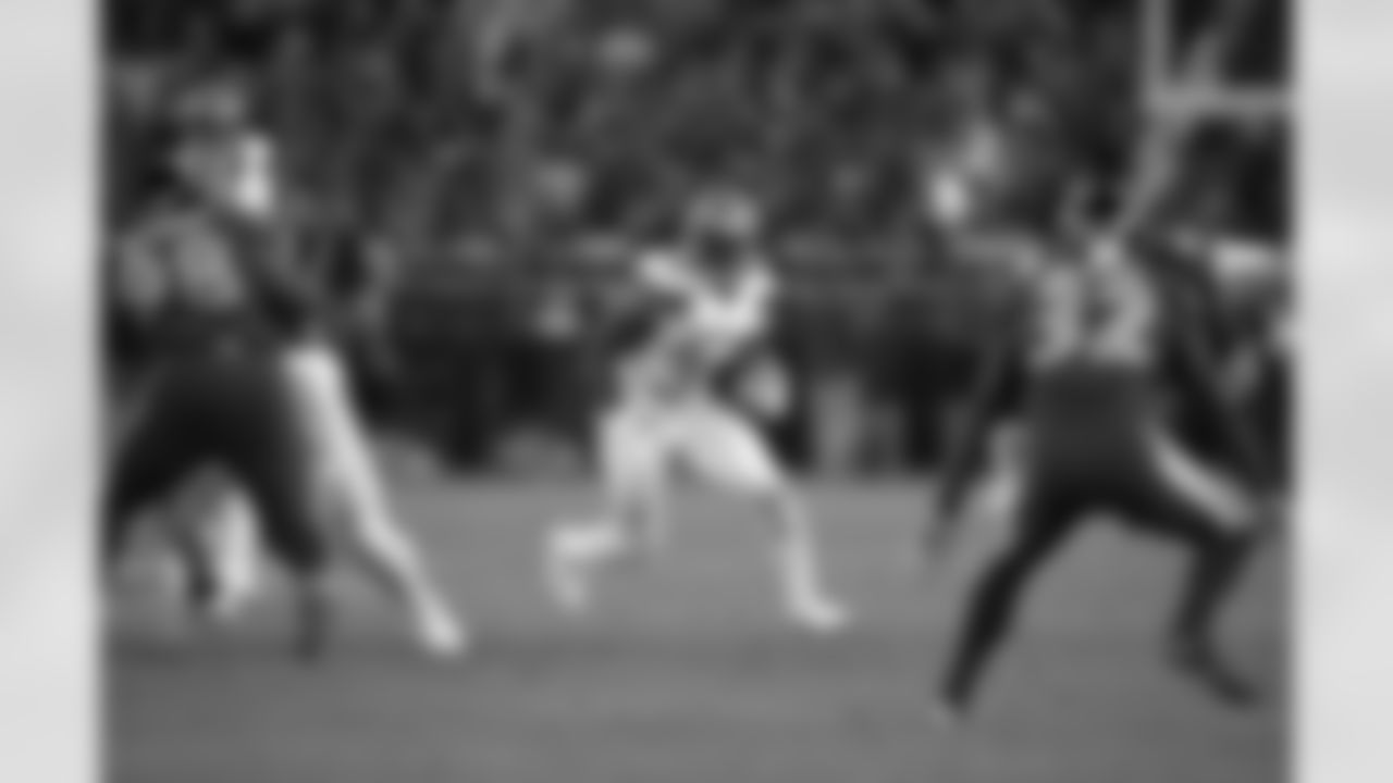RB Isaiah Crowell leads the Browns rushing attack with 551 yards on 121 carries and has rushed for 5 touchdowns. In addition, Crowell has 21 receptions for 234 receiving yards.