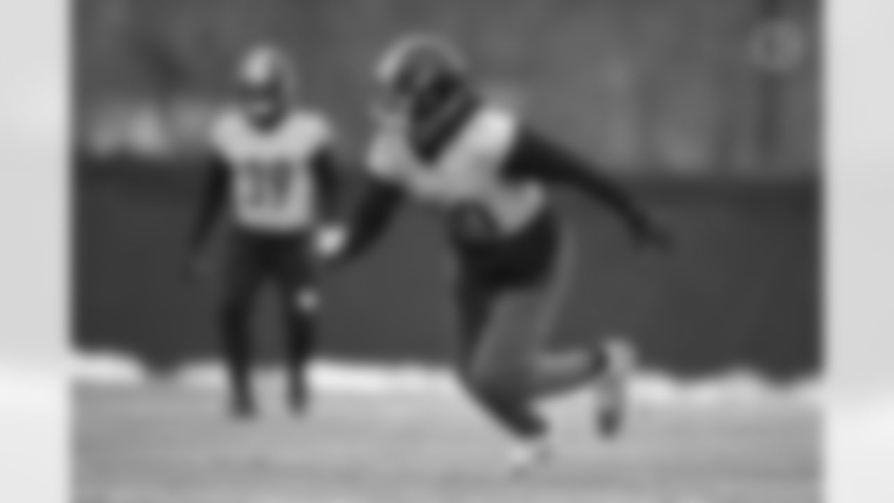 Pittsburgh Steelers linebacker T.J. Watt (90) practices at the UPMC Rooney Sports Complex preparing for a Wild Card Round matchup against the Cleveland Browns, Wednesday, Jan. 6, 2021 in Pittsburgh, PA. (Karl Roser / Pittsburgh Steelers)