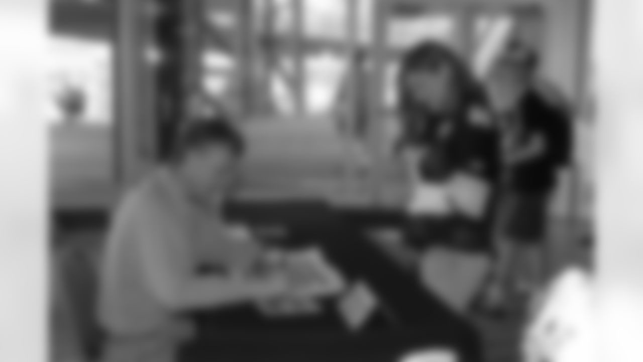 08_DraftDay_HeinzField_dh_342