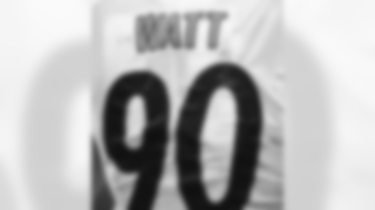 Pittsburgh Steelers linebacker T.J. Watt (90) during a regular season game between the Pittsburgh Steelers and the Baltimore Ravens, Sunday, Jan. 9, 2022 in Baltimore, MD. The Steelers beat the Ravens 16-13 in OT. (Caitlyn Epes / Pittsburgh Steelers)