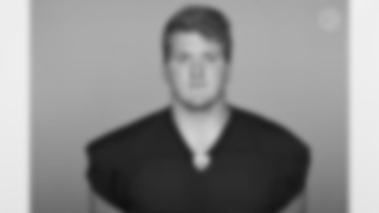 Pittsburgh Steelers offensive tackle John Leglue (77)