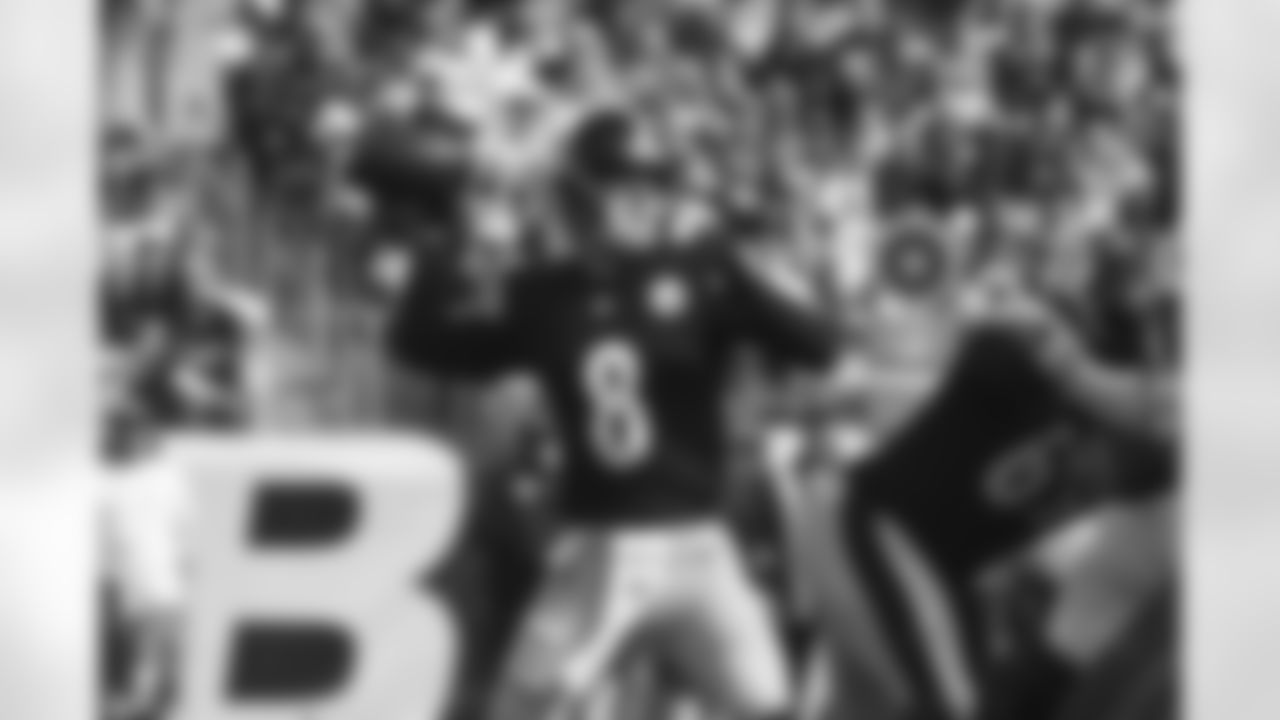 Pittsburgh Steelers quarterback Kenny Pickett (8) during a regular season game between the Pittsburgh Steelers and the Tampa Bay Buccaneers, Sunday, Oct. 16, 2022 in Pittsburgh, PA. (Arron Anastasia\ / Pittsburgh Steelers)