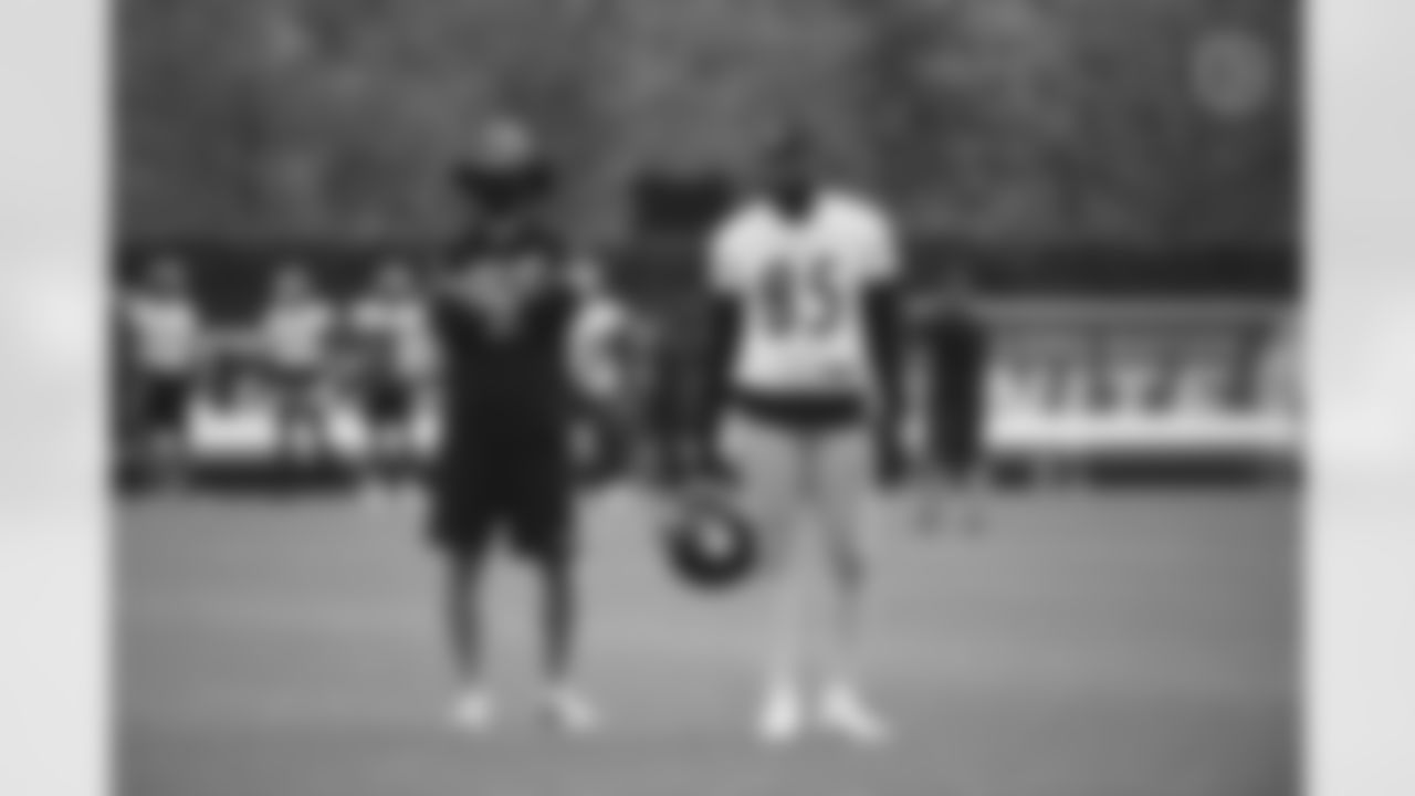 Pittsburgh Steelers Quarterback Coach Matt Canada and Pittsburgh Steelers tight end Eric Ebron (85) practice at the UPMC Rooney Sports Complex preparing for a Week 1 matchup against the New York Giants, Saturday, Sept. 12, 2020 in Pittsburgh, PA. (Caitlyn Epes / Pittsburgh Steelers)