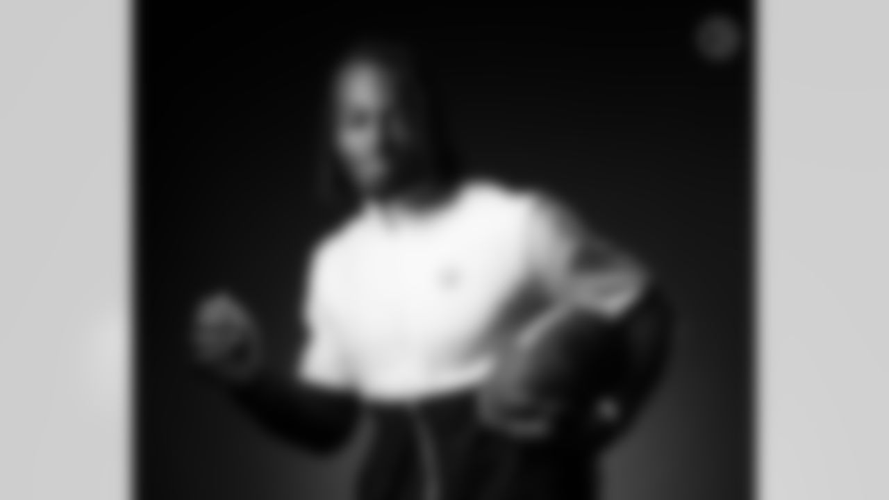 Pittsburgh Steelers running back Najee Harris (22) poses for a photo after being selected in the first round of the NFL Draft, Friday, April 30, 2021 in Pittsburgh, PA. (Karl Roser / Pittsburgh Steelers)