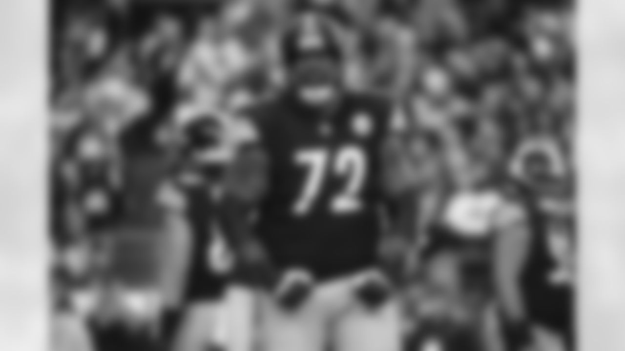 Pittsburgh Steelers offensive tackle Zach Banner (72) during a regular season game between the Pittsburgh Steelers and the Tennessee Titans, Sunday, Dec. 19, 2021 in Pittsburgh, PA. The Steelers beat the Titans 19-13. (Caitlyn Epes / Pittsburgh Steelers)