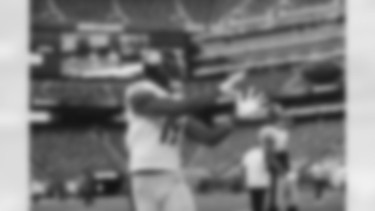 Pittsburgh Steelers wide receiver JuJu Smith-Schuster (19) warms up before a regular season game between the Pittsburgh Steelers and the New York Giants, Monday, Sept. 14, 2020 in East Rutherford, NJ. (Karl Roser / Pittsburgh Steelers)