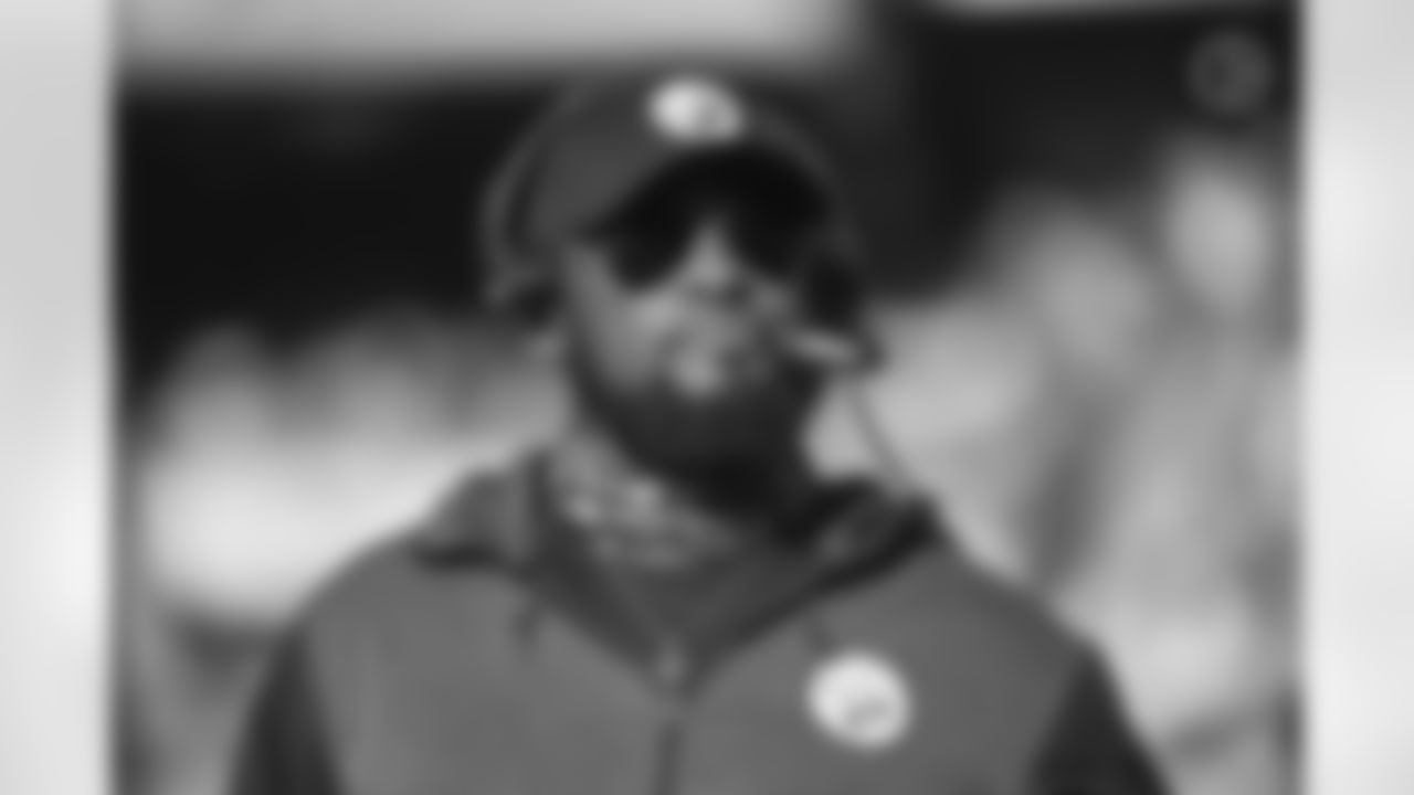 Pittsburgh Steelers Head Coach Mike Tomlin during a regular season game between the Pittsburgh Steelers and the Cleveland Browns, Sunday, Oct. 31, 2021 in Cleveland, OH. The Steelers beat the Browns 15-10. (Caitlyn Epes / Pittsburgh Steelers)
