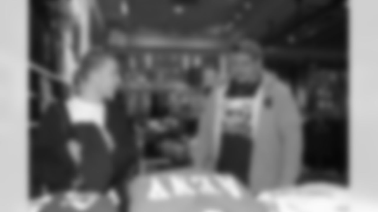 09_Shop_With_A_Steeler