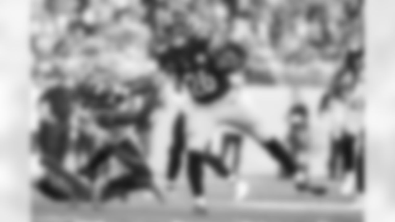 RB Le'Veon Bell leads the Steelers in rushing with 760 yards on 194 carries and is second on the team in scoring with 30 points on 5 rushing touchdowns through 8 games.