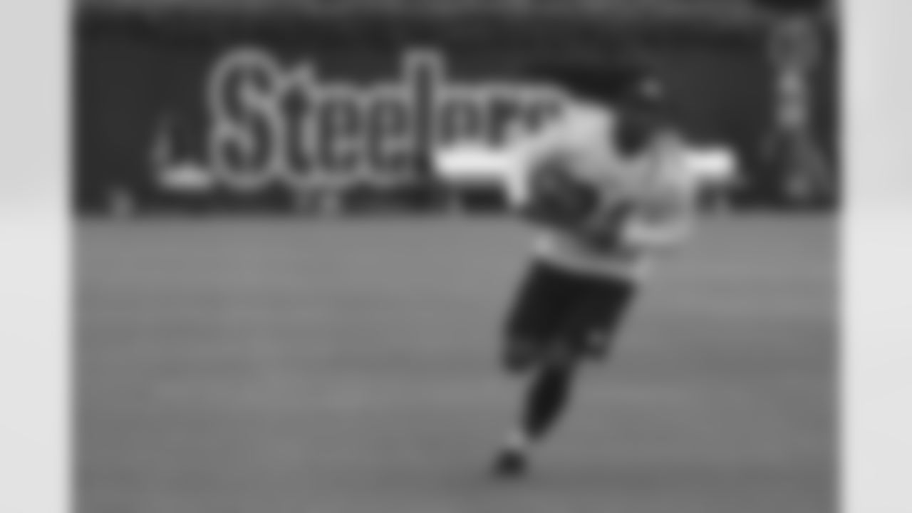 Pittsburgh Steelers running back Anthony McFarland Jr. (26) practices at the UPMC Rooney Sports Complex preparing for a Week 5 matchup against the Philadelphia Eagles, Monday, Oct. 5, 2020 in Pittsburgh, PA. (Caitlyn Epes / Pittsburgh Steelers)