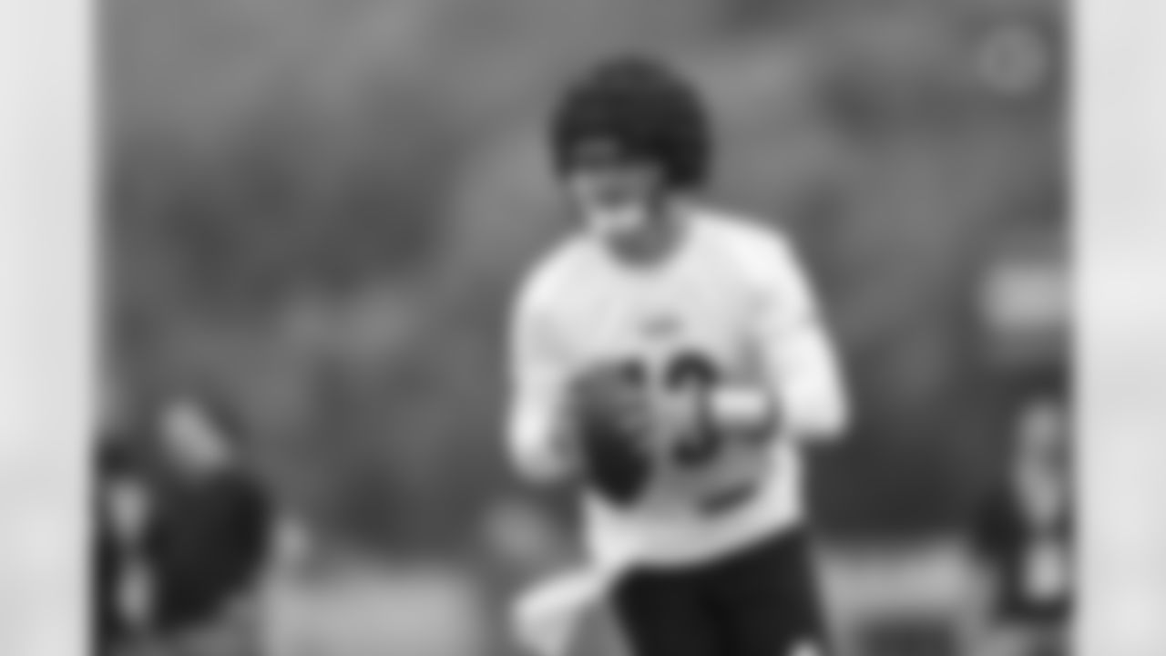 Pittsburgh Steelers quarterback Mitch Trubisky (10) practices at the UPMC Rooney Sports Complex during the 2022 minicamp, Tuesday June 7, 2022. (Karl Roser / Pittsburgh Steelers)
