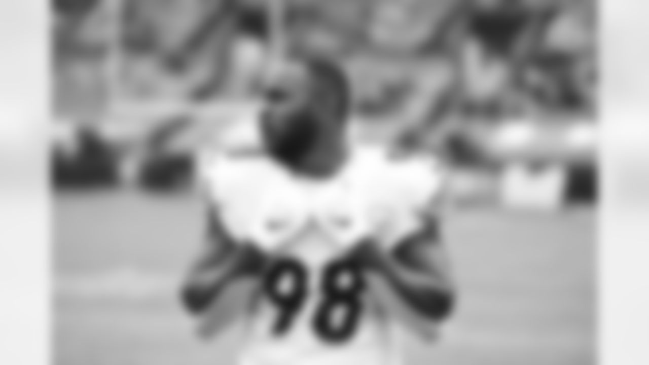 Pittsburgh Steelers linebacker Vince Williams (98) during a regular season game between the Pittsburgh Steelers and the Baltimore Ravens, Sunday, Nov. 1, 2020 in Baltimore, MD. (Karl Roser / Pittsburgh Steelers)