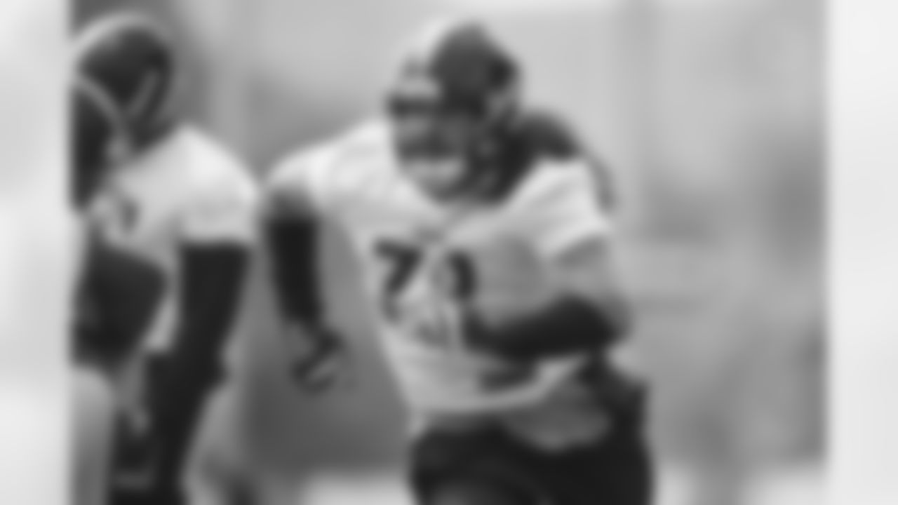 Pittsburgh Steelers guard Isaac Seumalo (73) participates in the Organized Team Activities (OTAs), Wednesday May 24, 2023 at the UPMC Rooney Sports Complex. (Karl Roser / Pittsburgh Steelers)