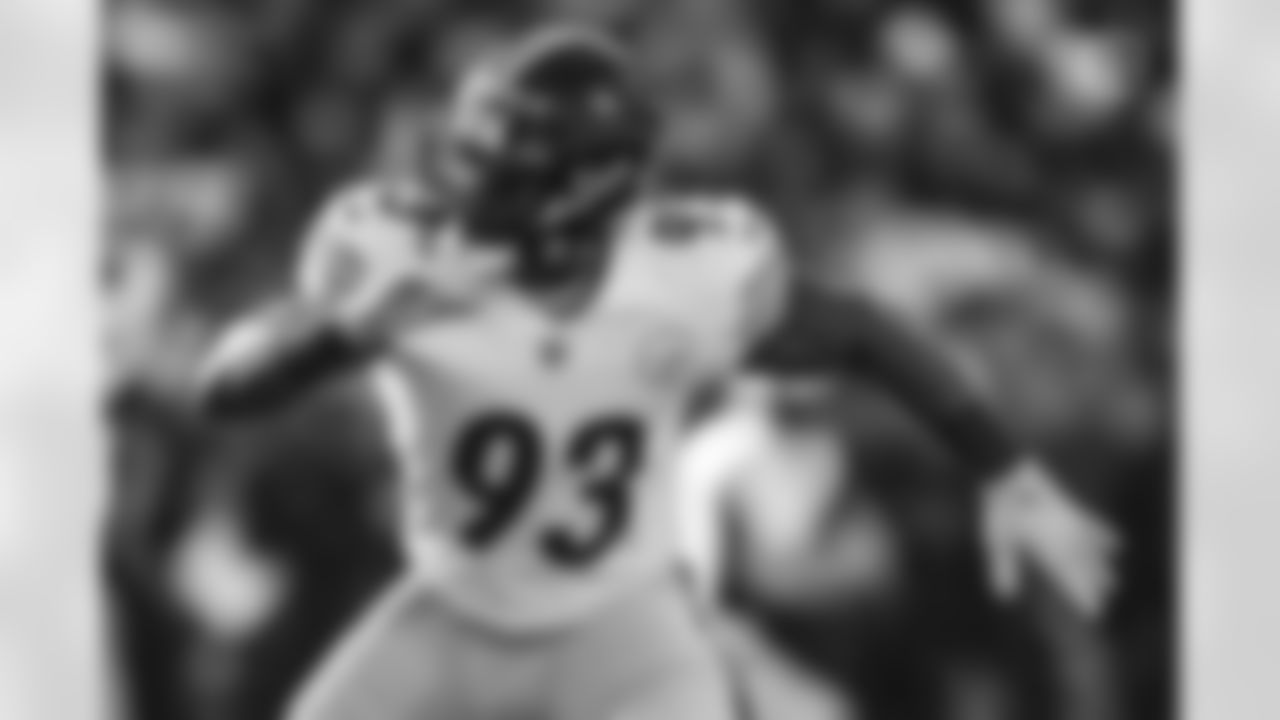 Pittsburgh Steelers linebacker Mark Robinson (93) during to a regular season game between the Pittsburgh Steelers and the Carolina Panthers, Sunday, Dec. 18, 2022 in Charlotte, NC. (Taylor Banner / Pittsburgh Steelers)